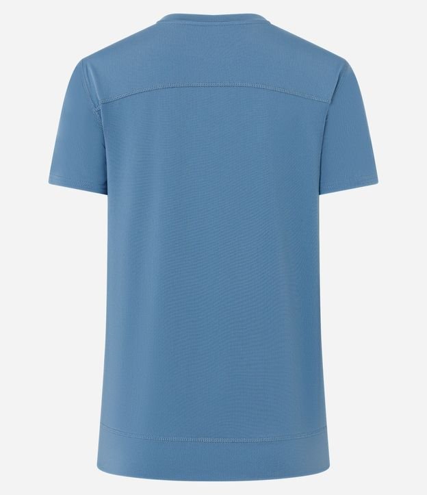 Remera Deportiva en Microfibra Agujerada con Ruedo Mullet 6