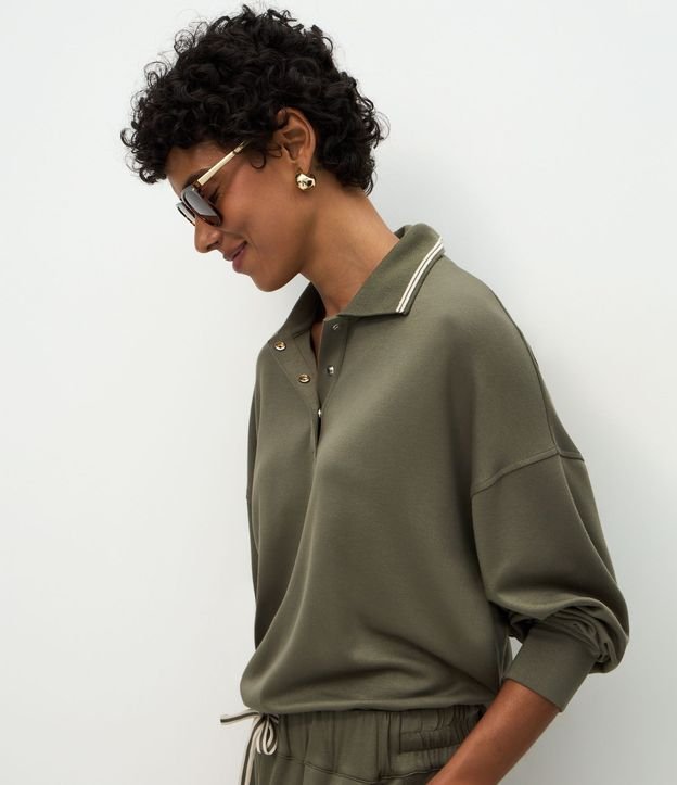 Buzo Cerrado en Algodón con Cuello Polo y Detalle Constrastante 4