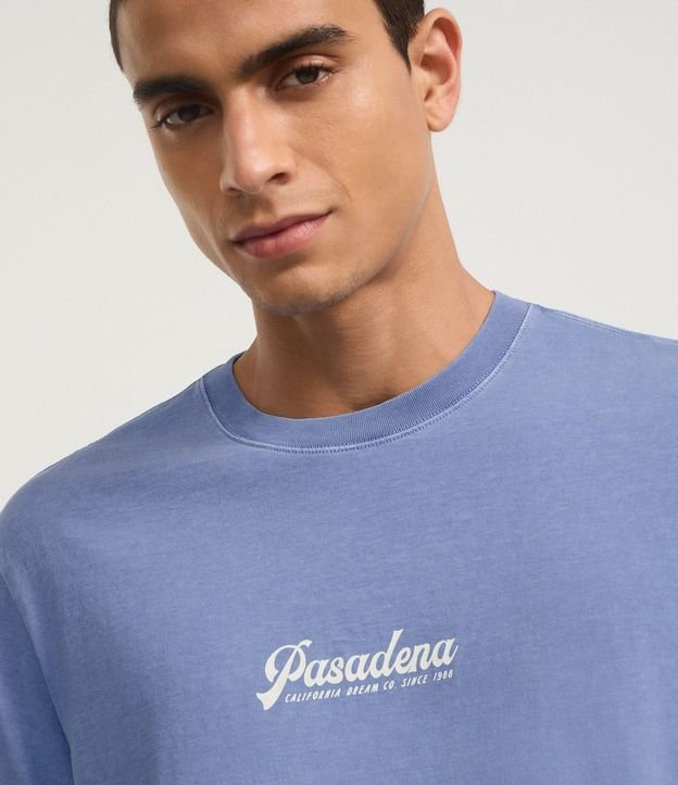 Remera Comfort en Algodón con Estampa Lettering Pasadena Desteñida 3