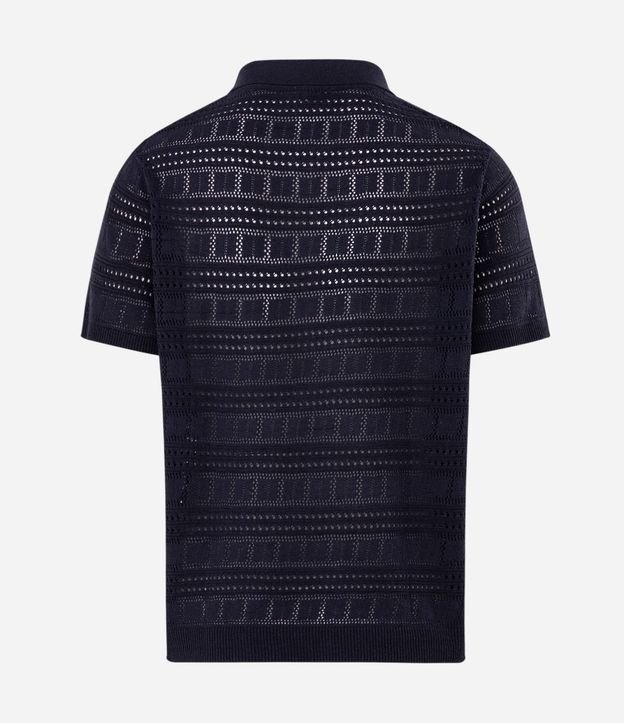 Remera Polo con Textura Patchwork y Cuello en V 5