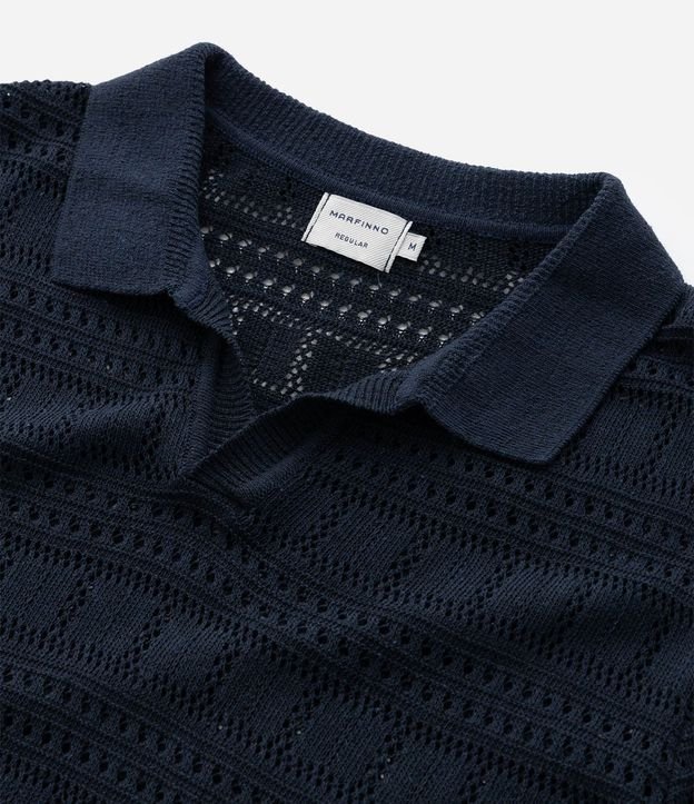 Remera Polo con Textura Patchwork y Cuello en V 7
