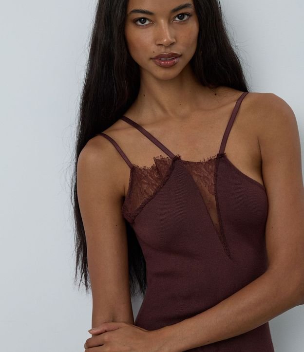 Vestido Midi con Escote Asimétrico y Detalle en Encaje 2