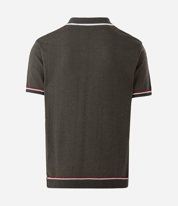 Camisa Polo Comfort con Cuello V y Detalles Contrastantes 10