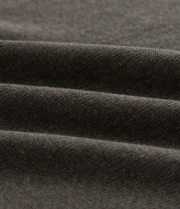 Camisa Polo Comfort con Cuello V y Detalles Contrastantes 12