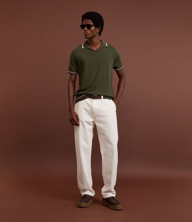 Camisa Polo Comfort con Cuello V y Detalles Contrastantes 2