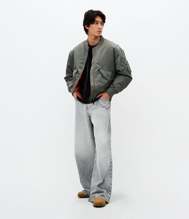 Campera Bomber Lisa con Bolsillos Delanteros 2