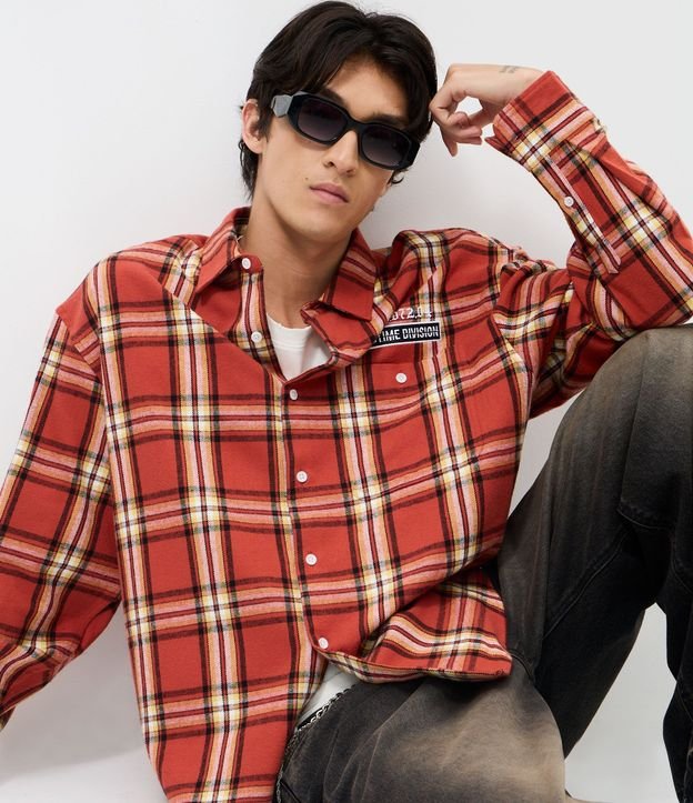 Camisa Oversized Manga Larga en Franela de Cuadros con Lettering Bordado