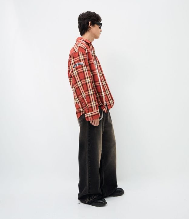 Camisa Oversized Manga Larga en Franela de Cuadros con Lettering Bordado 2