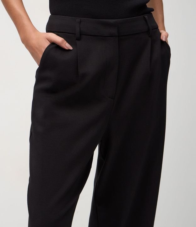 Pantalón Recto en Punto Roma con Pliegues 5