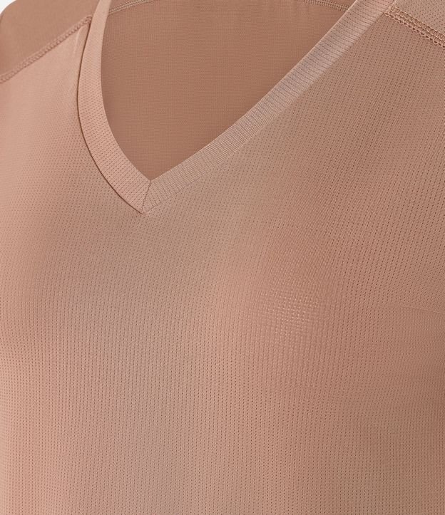 Remera Deportiva en Microfibra Agujerada con Ruedo Mullet 6