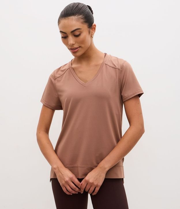 Remera Deportiva en Microfibra Agujerada con Ruedo Mullet