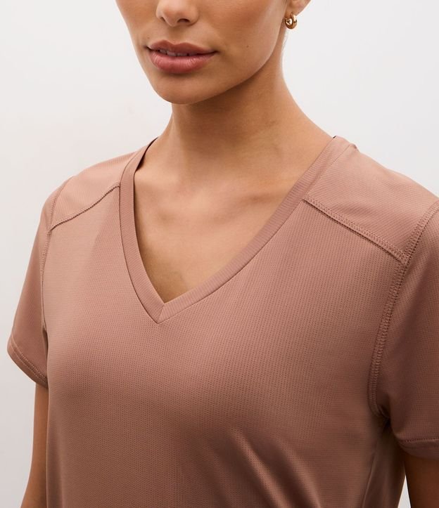 Remera Deportiva en Microfibra Agujerada con Ruedo Mullet 3