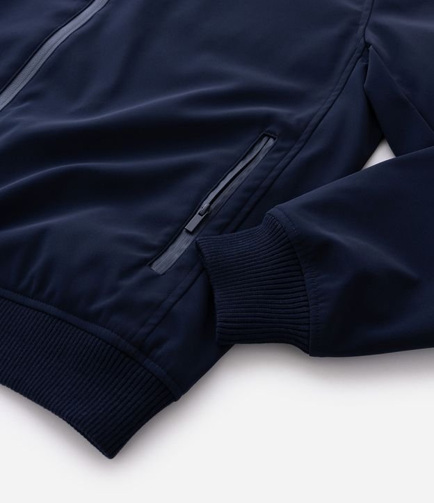 Campera con Tecnologia Repelente al Agua 10