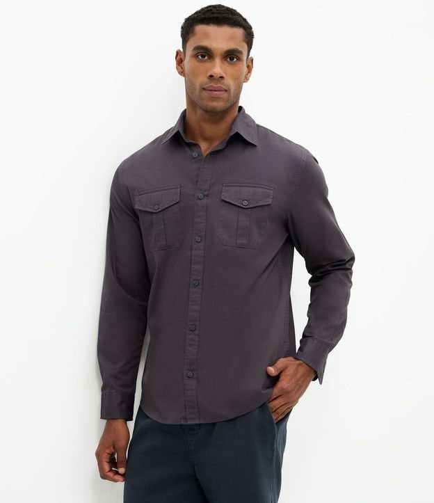 Camisa Manga Larga en Sarga con Bolsillos Delanteros