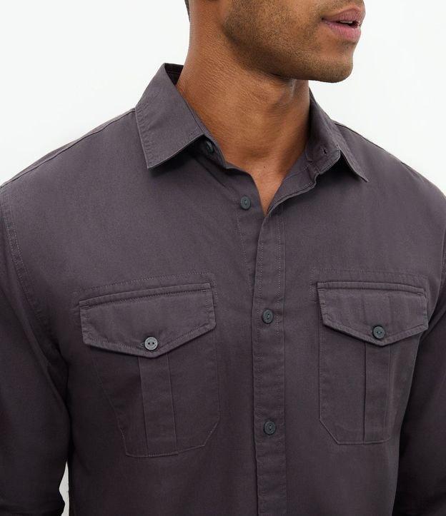 Camisa Manga Larga en Sarga con Bolsillos Delanteros 2