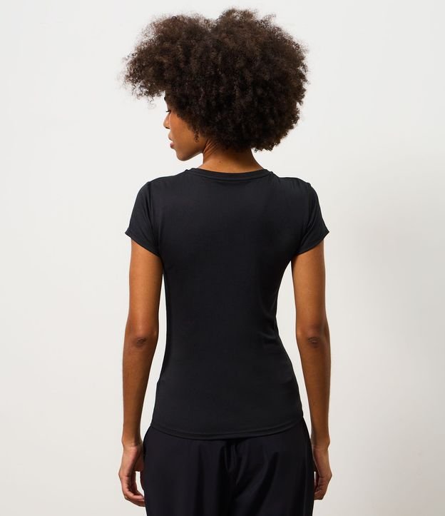 Remera Deportiva en Microfibra con Toque Suave