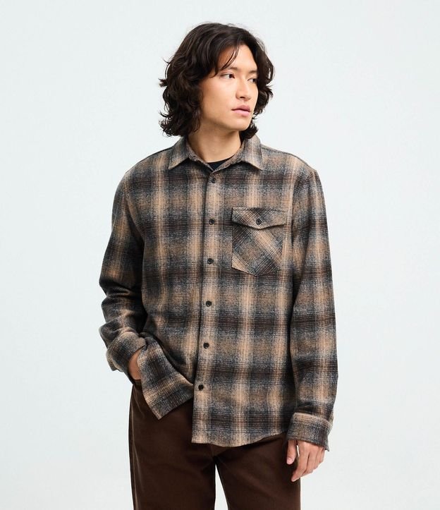Camisa Comfort en Flanesa con Bolsillo y Estampa de Cuadros