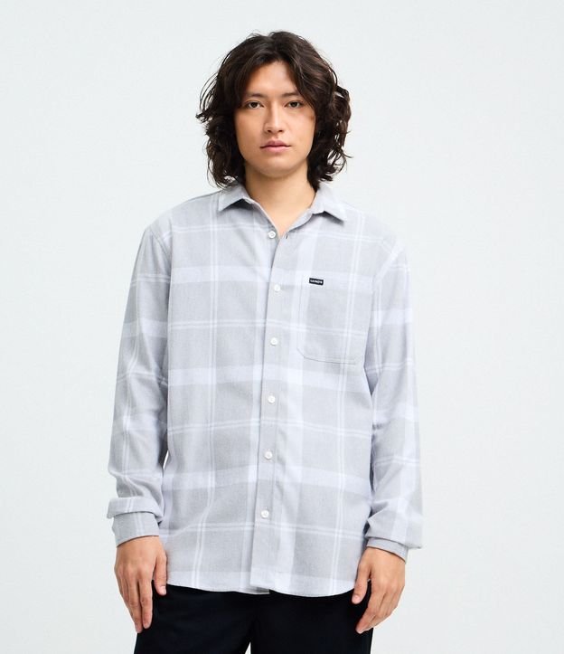 Camisa en Franela de Cuadros con Bolsillos y Botones Delanteros