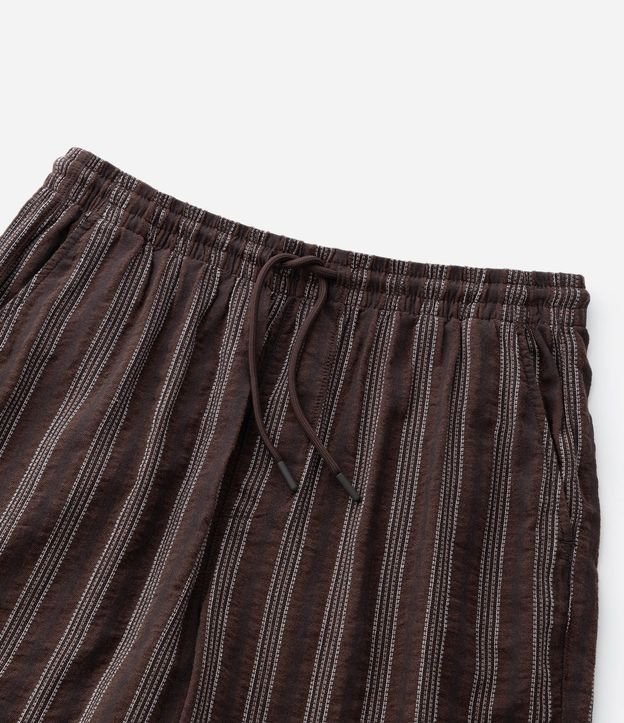 Bermuda Comfort en Jacquard con Estampado de Rayas Texturizada y Cintura elástica 10