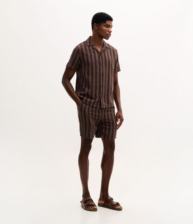Bermuda Comfort en Jacquard con Estampado de Rayas Texturizada y Cintura elástica