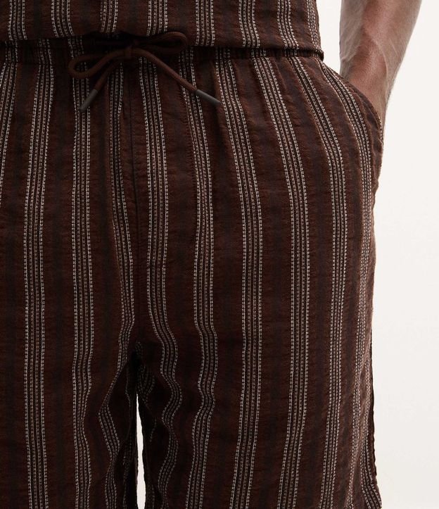 Bermuda Comfort en Jacquard con Estampado de Rayas Texturizada y Cintura elástica 5