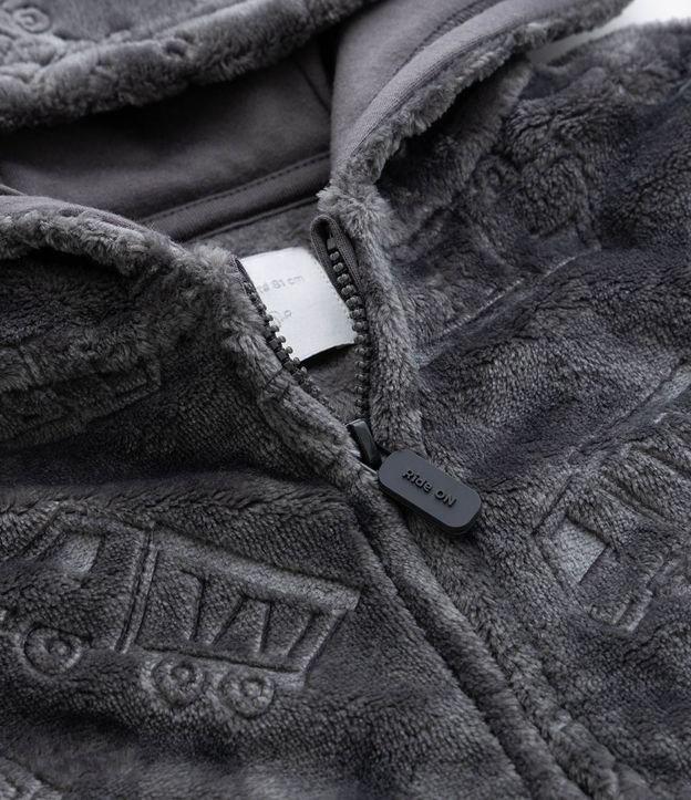 Saco Infantil con Capucha y Estampada Camiones en Relieve – Talle 1 a 6 años 8