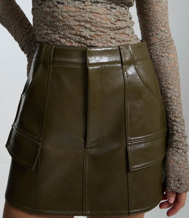 Short Pollera Corto en PU con Bolsillos Delanteros 3