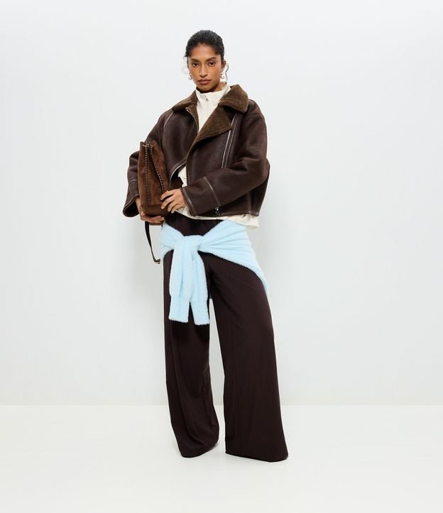 Pantalón Leve en Microfibra con Raya Lateral