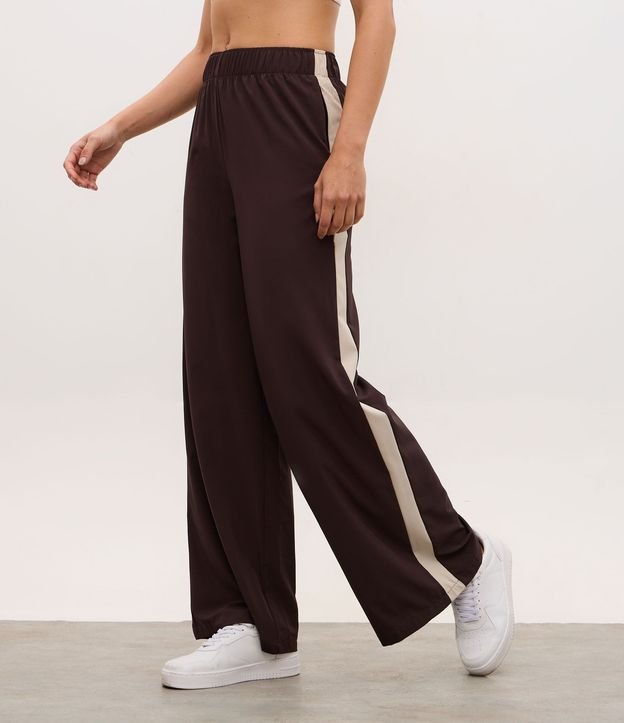 Pantalón Leve en Microfibra con Raya Lateral 4