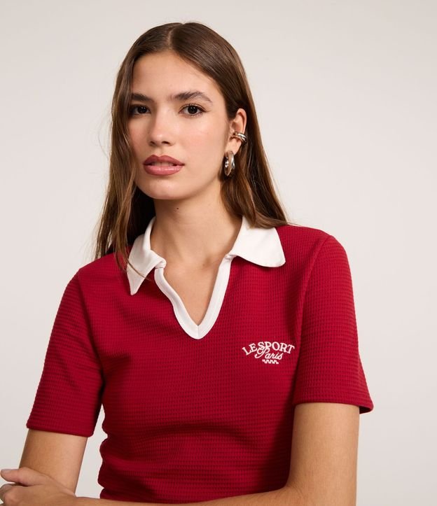 Blusa Polo con Viés Contrastantes Bordado y Textura