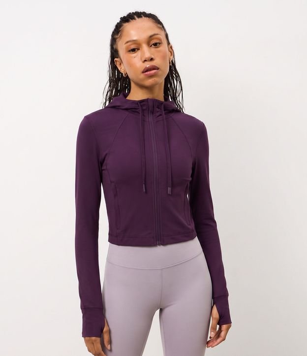 Campera Deportiva en Microfibra con Capucha y Recorte en Tule 2