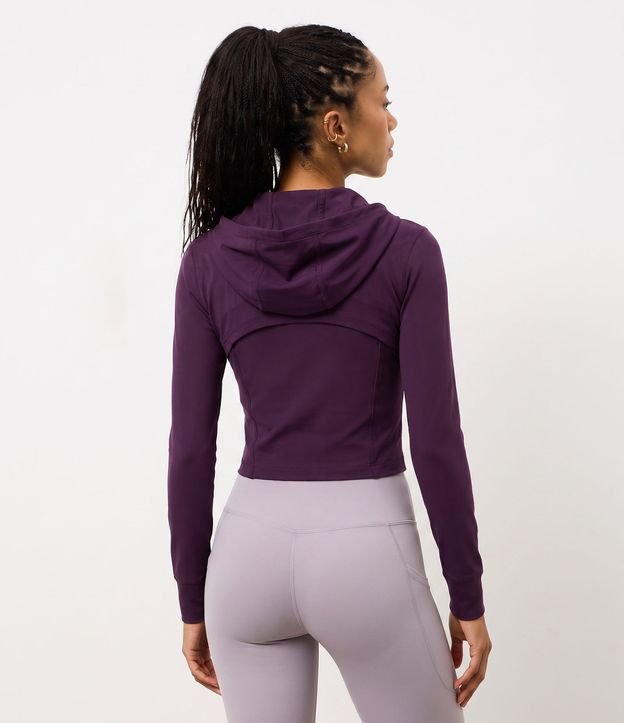 Campera Deportiva en Microfibra con Capucha y Recorte en Tule 3