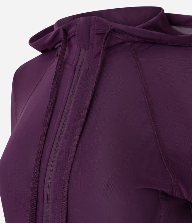 Campera Deportiva en Microfibra con Capucha y Recorte en Tule 5