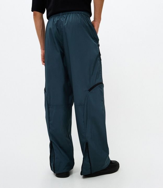 Pantalón Liso con 6 bolsillos y Detalle en la Pierna 3