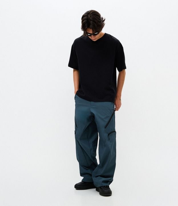 Pantalón Liso con 6 bolsillos y Detalle en la Pierna 4