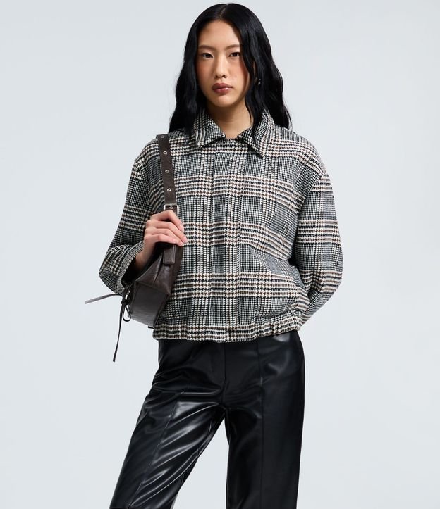 Pantalón Recto en PU con Fenda y Bolsillos 2