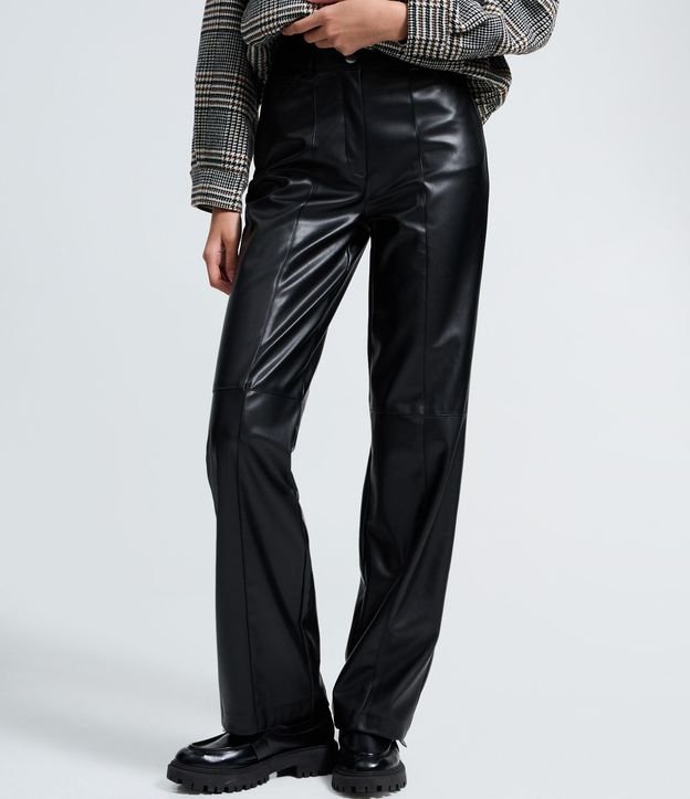 Pantalón Recto en PU con Fenda y Bolsillos 3