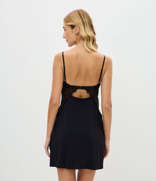 Camisón en Tule con Detalles de Textura Floral 4