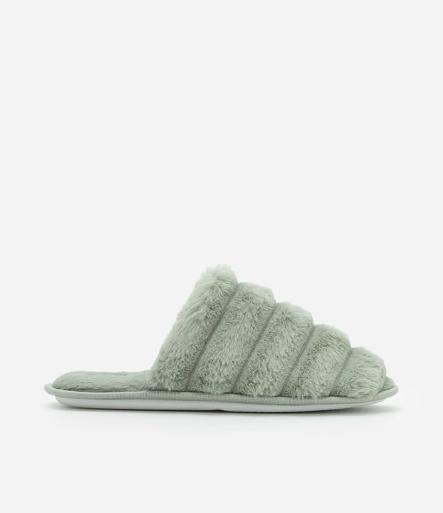 Pantufla Cerrada con Gajos y Textura Felpuda