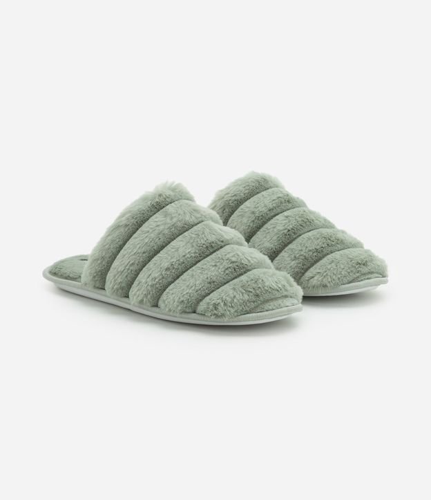 Pantufla Cerrada con Gajos y Textura Felpuda 2