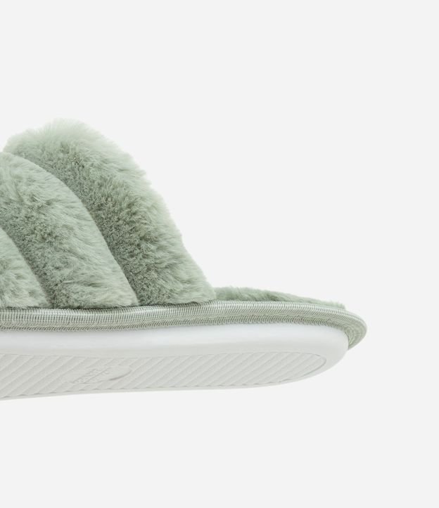 Pantufla Cerrada con Gajos y Textura Felpuda 3