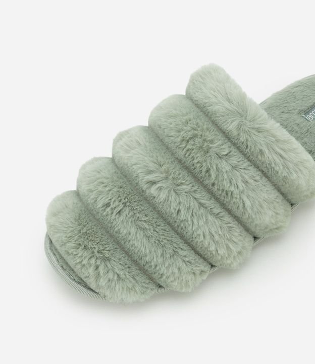 Pantufla Cerrada con Gajos y Textura Felpuda 6