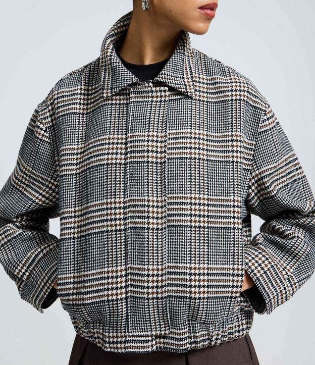Saco de Cuadros con Cuello y Ruedo Ajustado 4