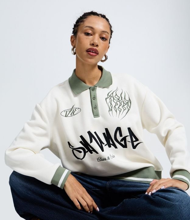 Buzo Algodón College con Lettering Savage y Cuello Polo
