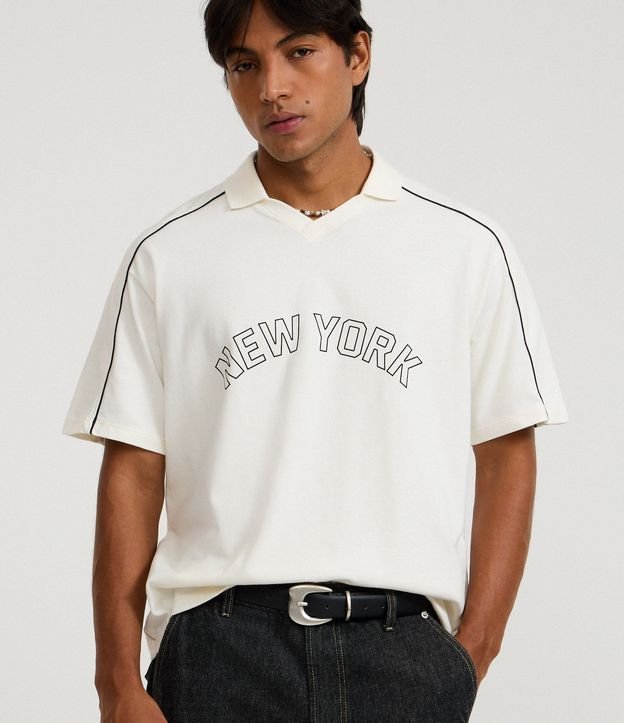 Remera Boxy en Algodón Texturizado con Rayas y Estampa New York 1