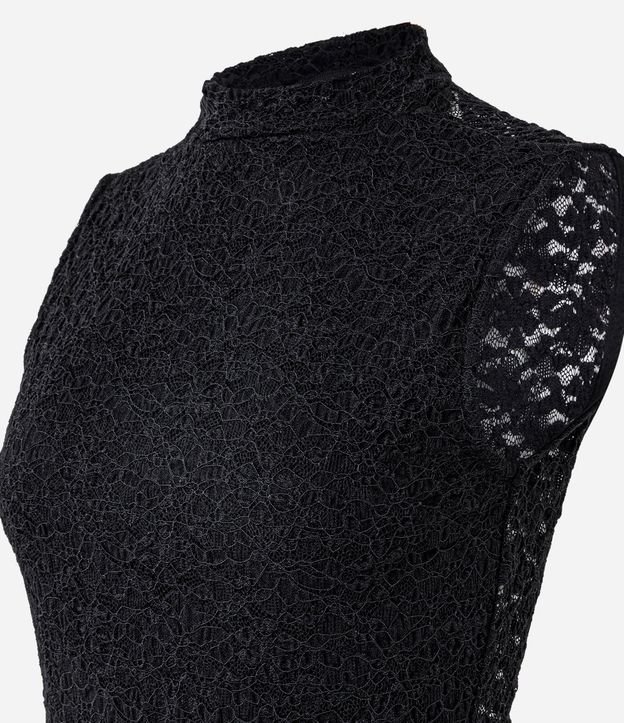 Blusa en Encaje con Cuello Alto y Punto Diferenciado 6