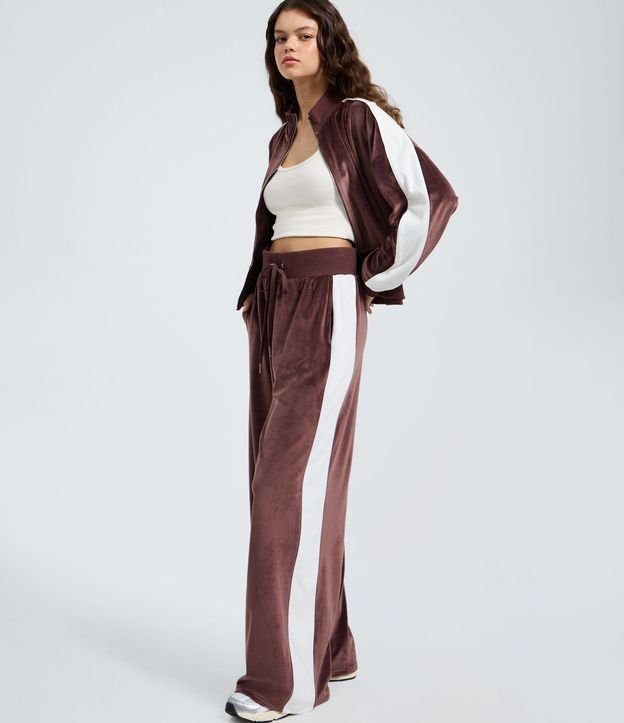 Pantalón Wide Leg en con Lazo en la Cintura y Raya Lateral 4