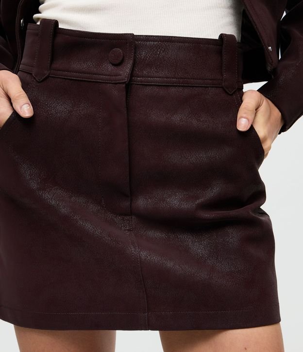 Short Pollera en Gamuza con Bolsillos y Botón Forrado 4