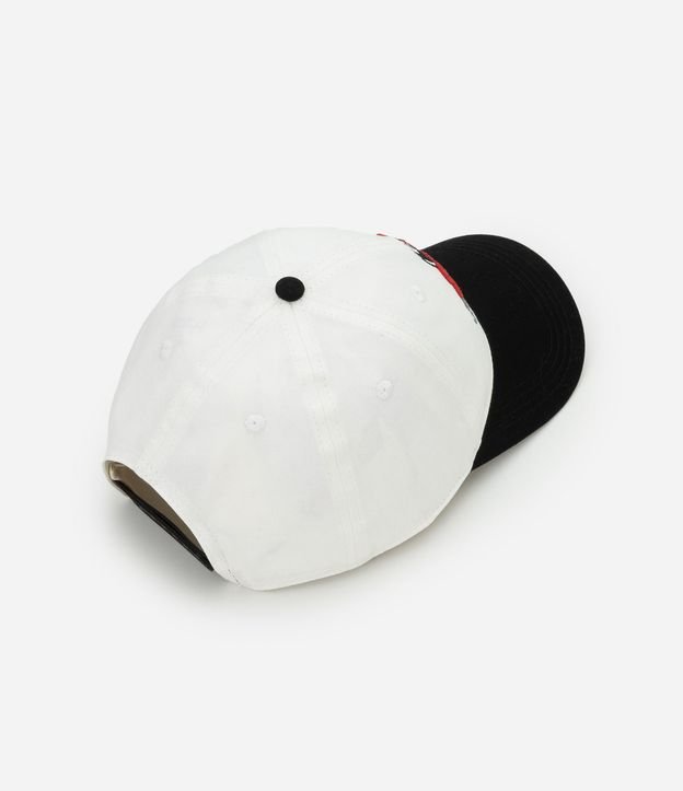 Gorra Aba Curva en Sarga con Bordado Bola 8 4