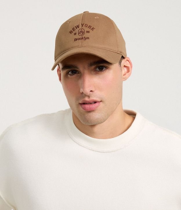 Gorra Aba Curva en Sarga con Bordado New York